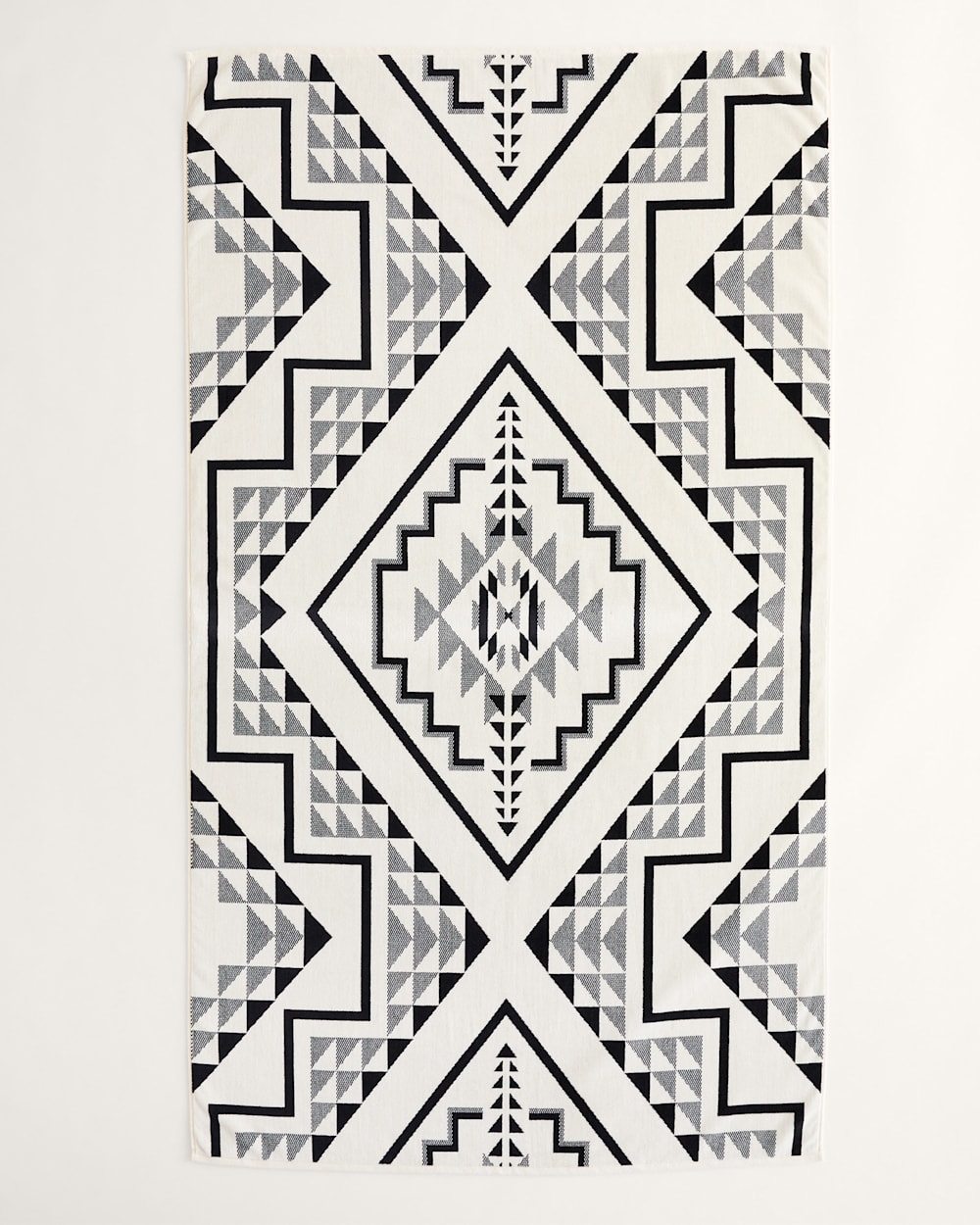 ALTERNATE VIEW OF OXBOW SPA TOWEL IN BLACK/WHITE image number 2