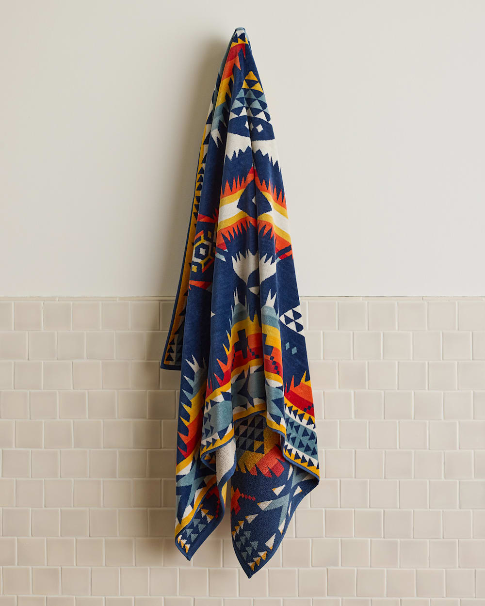 NEHALEM SPA TOWEL IN NAVY image number 1