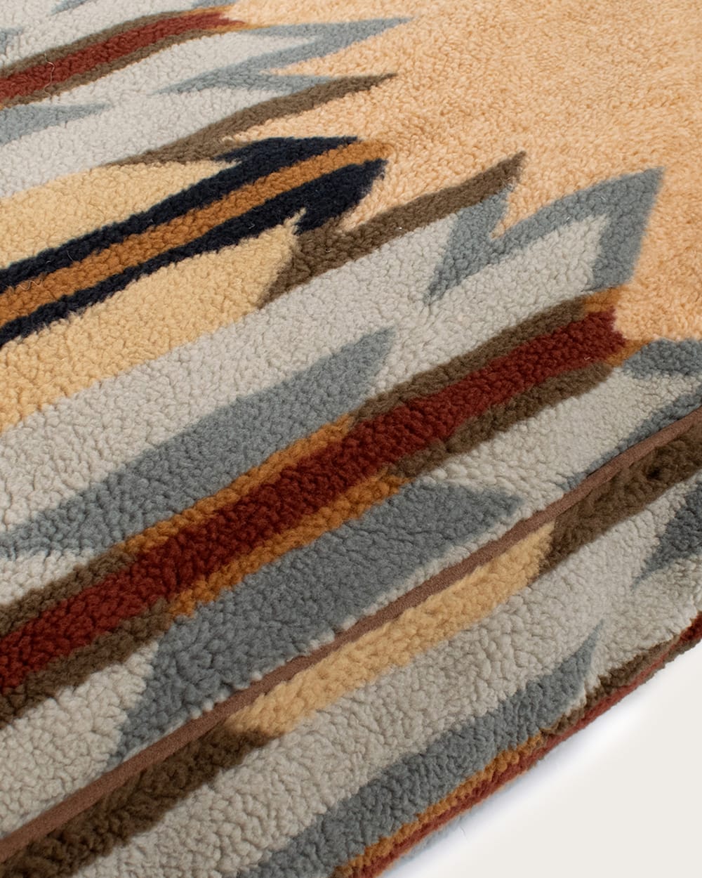 ALTERNATE VIEW OF WYETH TRAIL PET BED - NAPPER IN BEIGE image number 3