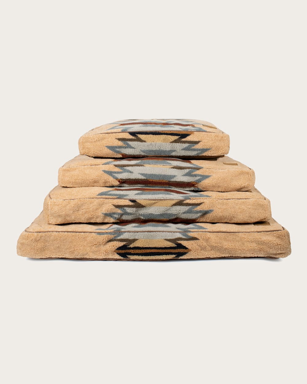 ALTERNATE VIEW OF WYETH TRAIL PET BED - NAPPER IN BEIGE image number 4