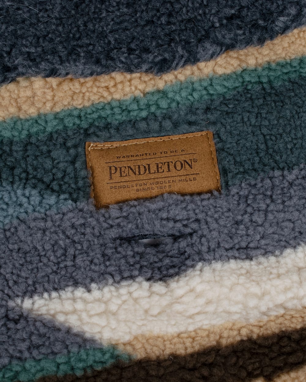 ALTERNATE VIEW OF WYETH TRAIL PET COAT IN OXFORD image number 3