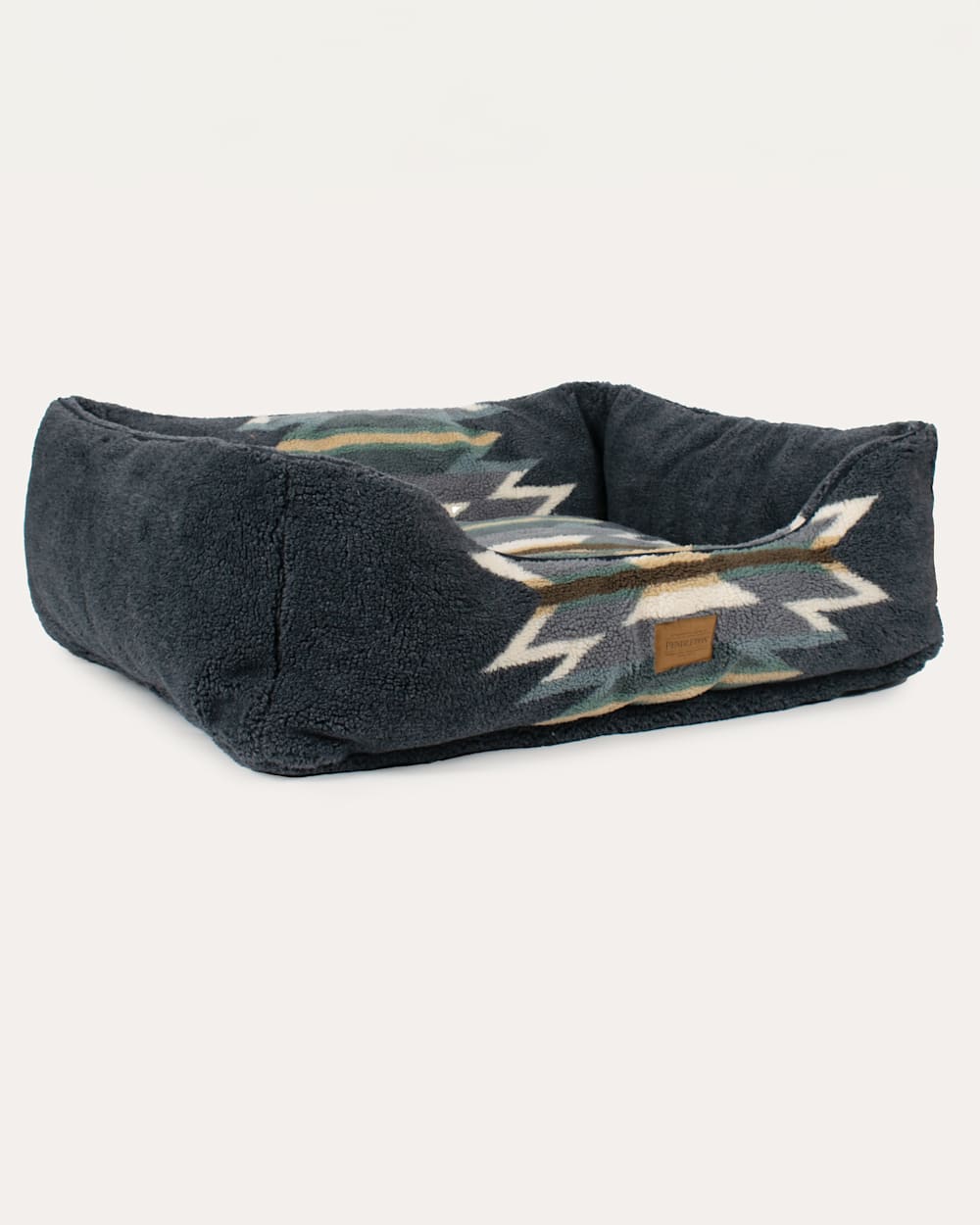 ALTERNATE VIEW OF OXFORD WYETH TRAIL KUDDLER BED IN MULTI image number 2