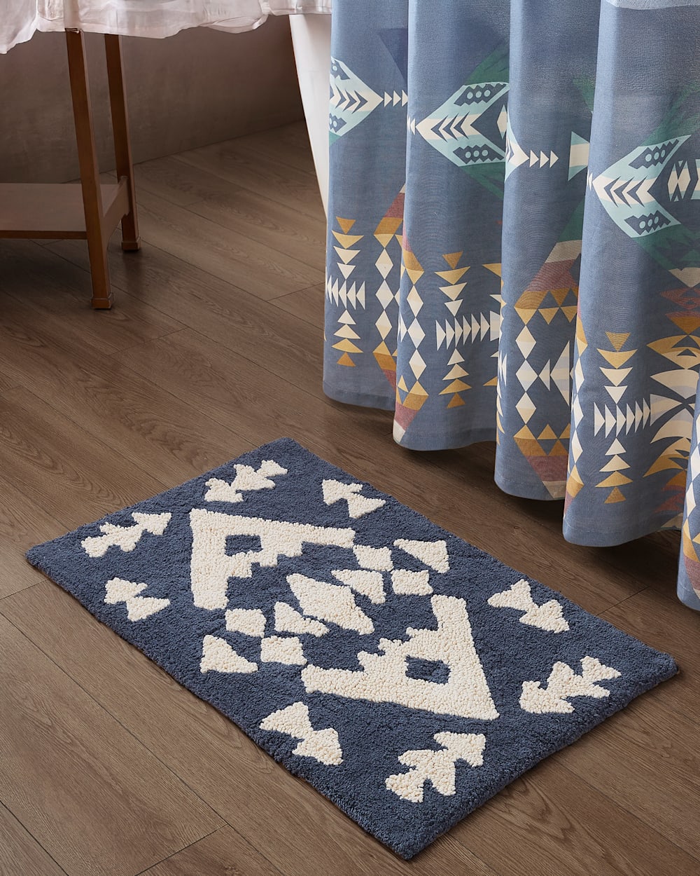 ALTERNATE VIEW OF DIAMOND PEAK BATH RUG IN BLUE/WHITE image number 2