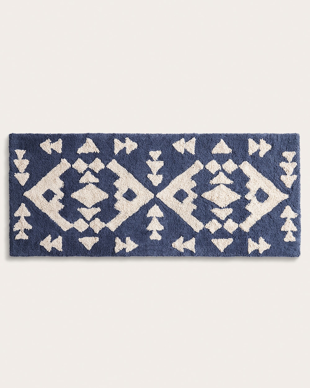 ALTERNATE VIEW OF DIAMOND PEAK BATH RUG IN BLUE/WHITE image number 4