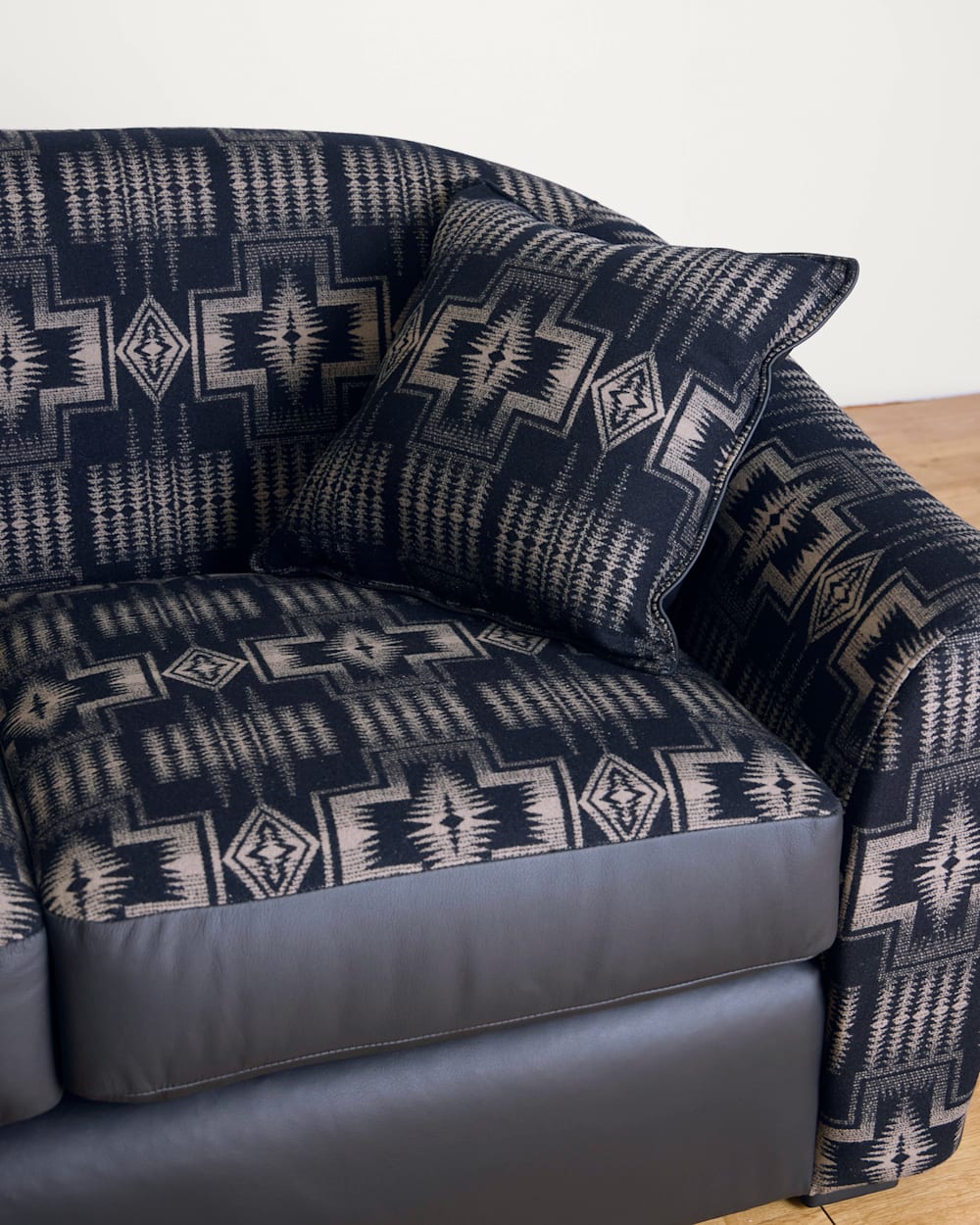 ALTERNATE VIEW OF LEATHER/WOOL BARREL SOFA IN BLACK/HARDING TAN image number 3