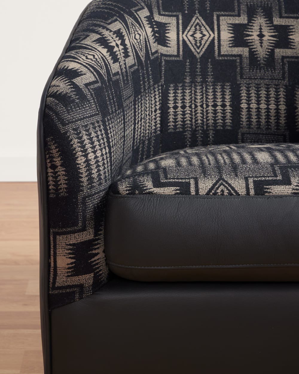 ALTERNATE VIEW OF LEATHER/WOOL BARREL CHAIR IN BLACK/HARDING TAN image number 3