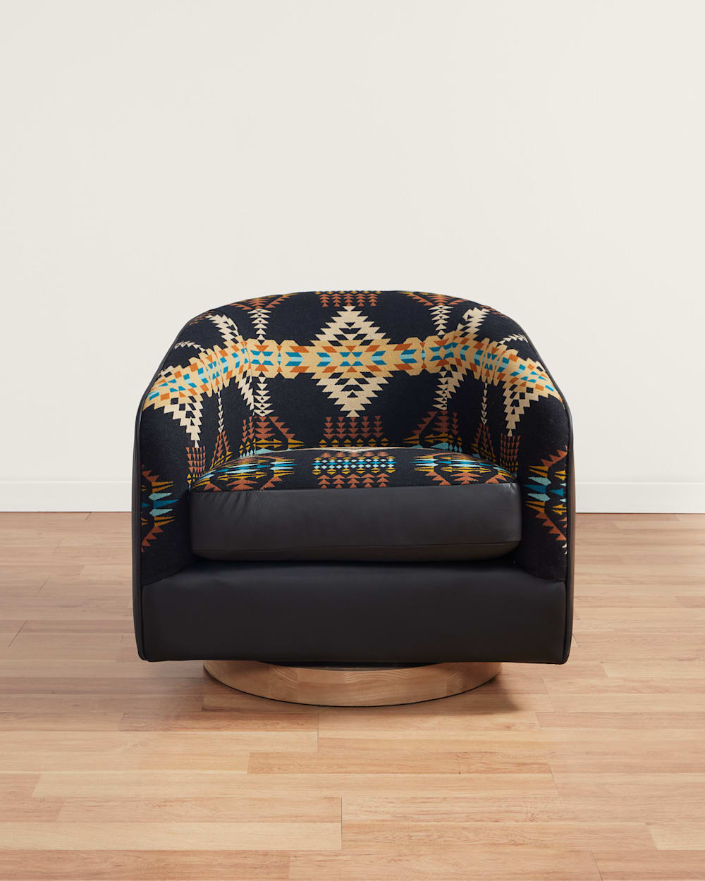 LEATHER/WOOL BARREL CHAIR IN SADDLE/RANCHO ARROYO image number 1