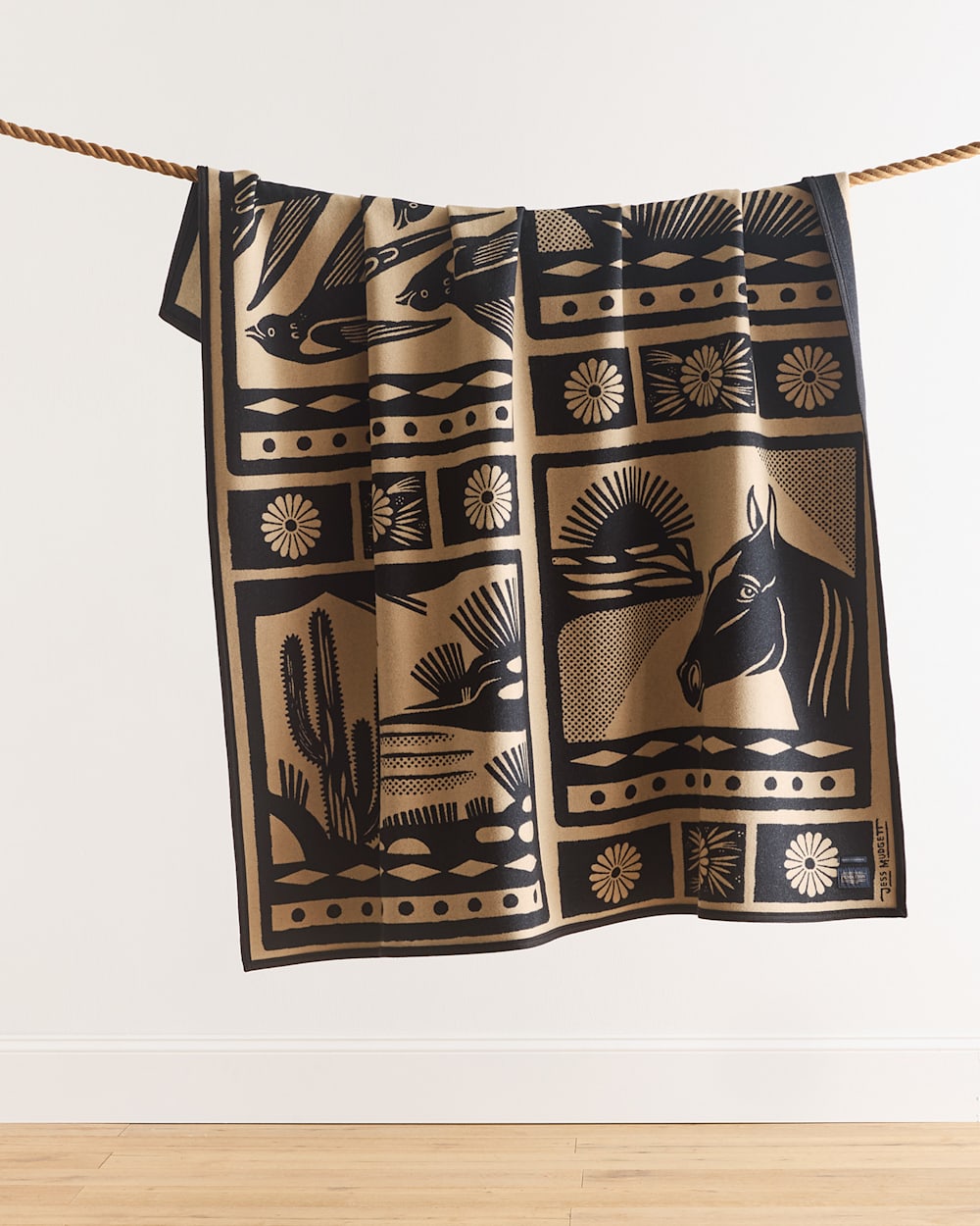 SARATOGA BLANKET IN IVORY/BLACK image number 1
