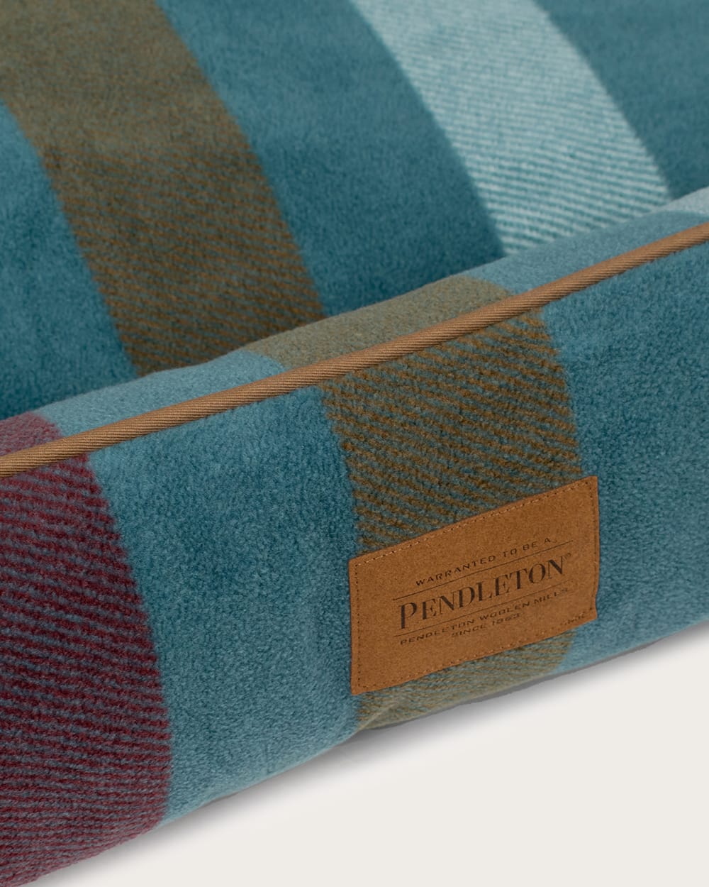 ALTERNATE VIEW OF CABIN STRIPE PET BED - KUDDLER IN SHALE MULTI image number 3