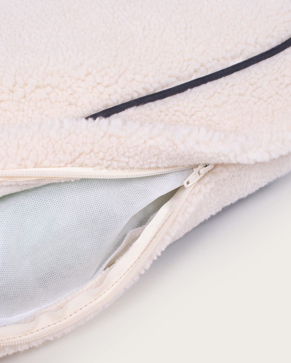 ALTERNATE VIEW OF HARDING PET BED - NAPPER IN NATURAL image number 3
