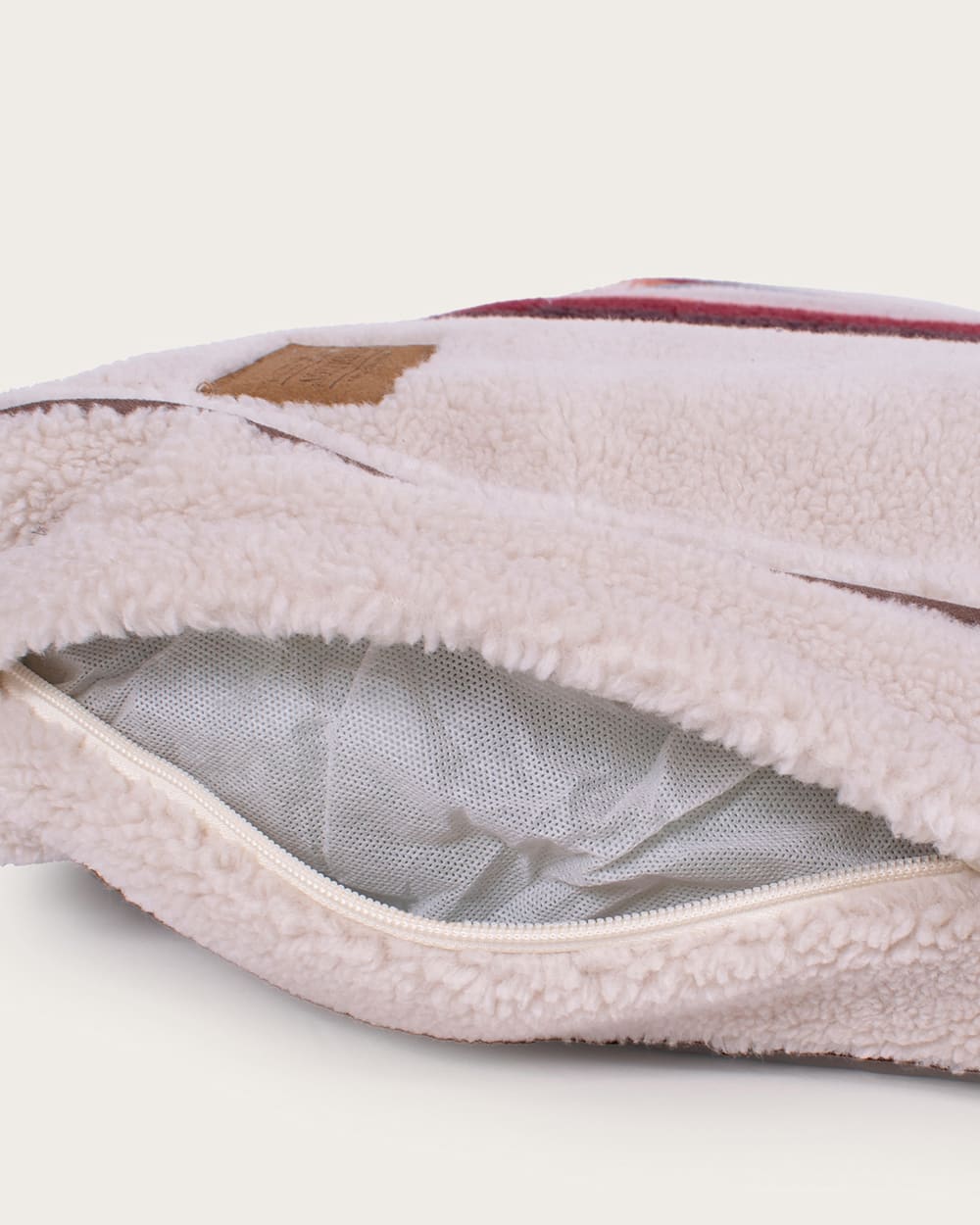 ALTERNATE VIEW OF SERAPE PET BED - NAPPER IN ROSEWOOD image number 5