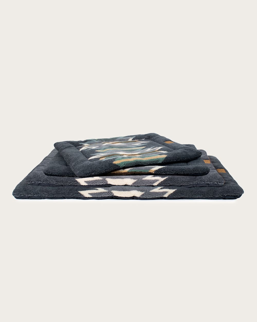 ALTERNATE VIEW OF WYETH TRAIL PET BED - COMFORT CUSHION IN OXFORD image number 4
