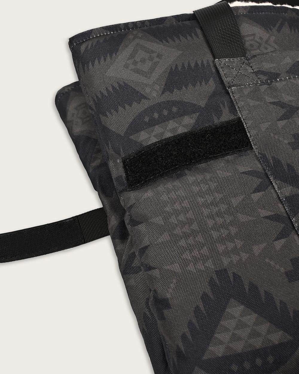 ALTERNATE VIEW OF NEHALEM PET TRAVEL BED IN GREY TONAL image number 3