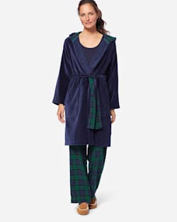 WOMEN'S SOLID COTTON ROBE IN NAVY/ANTIQUE WHITE image number 1