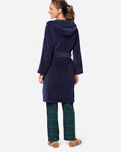 ADDITIONAL VIEW OF WOMEN'S SOLID COTTON ROBE IN NAVY/ANTIQUE WHITE image number 2