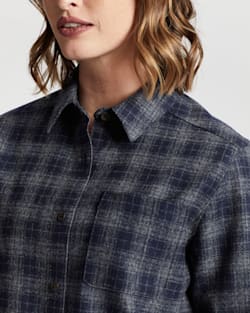 ALTERNATE VIEW OF WOMEN'S LODGE SHIRT IN NAVY/GREY SPACE DYE PLAID image number 4