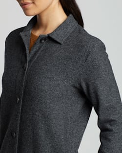 ALTERNATE VIEW OF WOMEN'S WOOL TWILL DUSTER SHIRT IN GREY MIX/BLACK image number 4