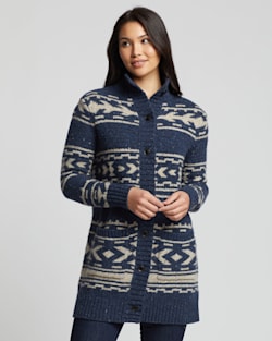 WOMEN'S GRAPHIC DONEGAL MERINO CARDIGAN IN NAVY/OATMEAL image number 1