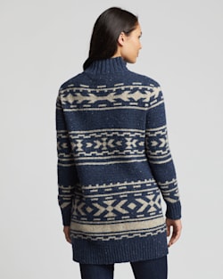 ALTERNATE VIEW OF WOMEN'S GRAPHIC DONEGAL MERINO CARDIGAN IN NAVY/OATMEAL image number 2