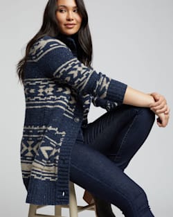 ALTERNATE VIEW OF WOMEN'S GRAPHIC DONEGAL MERINO CARDIGAN IN NAVY/OATMEAL image number 5
