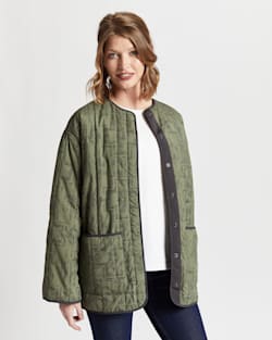 ALTERNATE VIEW OF WOMEN'S REVERSIBLE QUILTED JACKET IN BOTTLE GREEN MULTI/CHARCOAL image number 6