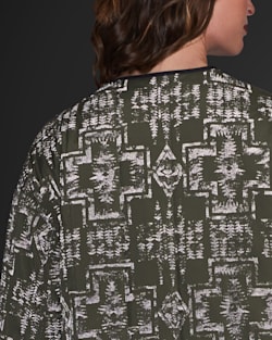 ALTERNATE VIEW OF WOMEN'S REVERSIBLE QUILTED JACKET IN BOTTLE GREEN MULTI/CHARCOAL image number 7