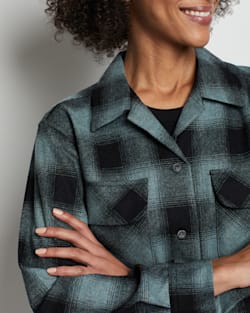 ALTERNATE VIEW OF WOMEN'S BOYFRIEND BOARD SHIRT IN SHALE MIX BUFFALO OMBRE image number 2