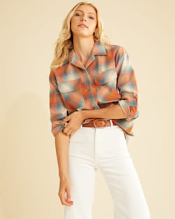 WOMEN'S BOYFRIEND BOARD SHIRT IN BLUE/RUST OMBRE image number 1