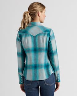 ALTERNATE VIEW OF WOMEN'S SNAP-FRONT CANYON SHIRT IN TURQUOISE/GREY OMBRE image number 3