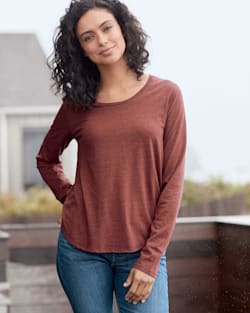 ALTERNATE VIEW OF WOMEN'S LONG-SLEEVE JERSEY TEE IN BURGUNDY HEATHER image number 2