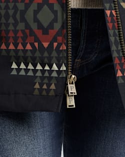 ALTERNATE VIEW OF WOMEN'S SEQUOIA INSULATED RIPSTOP ANORAK IN BLACK/OLIVE CHIEF JOSEPH image number 3