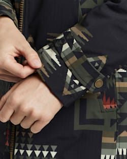 ALTERNATE VIEW OF WOMEN'S SEQUOIA INSULATED RIPSTOP ANORAK IN BLACK/OLIVE CHIEF JOSEPH image number 4