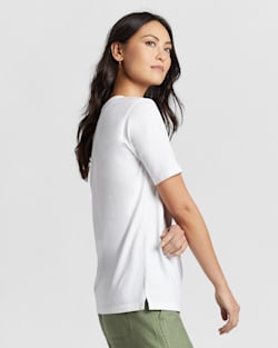 WOMEN'S DESCHUTES TEE IN WHITE image number 1