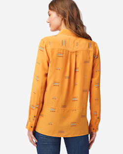 ALTERNATE VIEW OF WOMEN'S LONG-SLEEVE SILK SHIRT IN GOLD image number 3