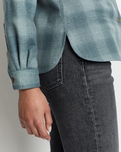 ALTERNATE VIEW OF WOMEN'S BOARD SHIRT IN BLUE SHADOW PLAID image number 2