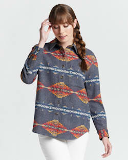 WOMEN'S JACQUARD LODGE SHIRT IN NAVY PINTO MOUNTAINS image number 1