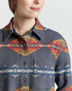 ALTERNATE VIEW OF WOMEN'S JACQUARD LODGE SHIRT IN NAVY PINTO MOUNTAINS image number 4