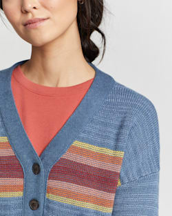 ALTERNATE VIEW OF WOMEN'S V-NECK HENLEY GRAPHIC SWEATER IN BLUE MULTI image number 4