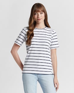 WOMEN'S DESCHUTES STRIPE TEE IN WHITE/MIDNIGHT NAVY image number 1
