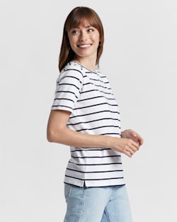 ALTERNATE VIEW OF WOMEN'S DESCHUTES STRIPE TEE IN WHITE/MIDNIGHT NAVY image number 3