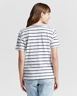 ALTERNATE VIEW OF WOMEN'S DESCHUTES STRIPE TEE IN WHITE/MIDNIGHT NAVY image number 4