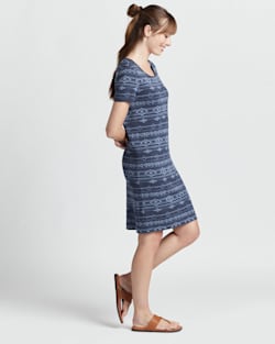 SHORT-SLEEVE COTTON SWEATER DRESS IN NAVY TONAL MULTI image number 2