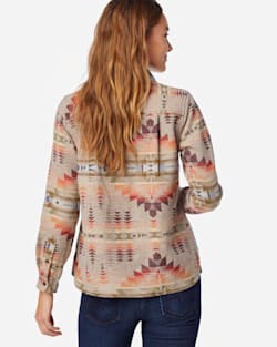 WOMEN'S LIMITED EDITION JACQUARD BOARD SHIRT IN TAN JUNIPER MESA image number 4