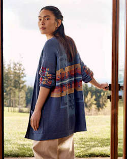 WOMEN'S GRAPHIC OPEN FRONT CARDIGAN