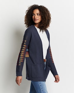 ALTERNATE VIEW OF WOMEN'S GRAPHIC OPEN FRONT CARDIGAN IN NAVY CHIEF JOSEPH image number 3