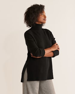 ALTERNATE VIEW OF WOMEN'S MERINO/CASHMERE OVERSIZED TURTLENECK IN BLACK image number 4