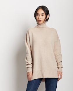 ALTERNATE VIEW OF WOMEN'S MERINO/CASHMERE OVERSIZED TURTLENECK IN WHEAT image number 5