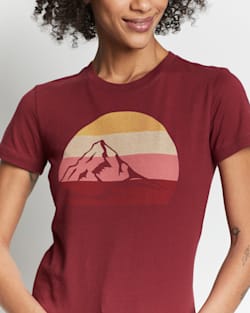 ALTERNATE VIEW OF WOMEN'S DESCHUTES MOUNT HOOD TEE IN CABERNET image number 3