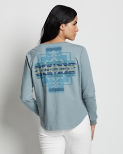 ALTERNATE VIEW OF WOMEN'S LONG-SLEEVE GRAPHIC TEE IN LEAD BLUE CHIEF JOSEPH image number 2