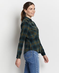 ALTERNATE VIEW OF WOMEN'S SNAP-FRONT CANYON SHIRT IN GREEN OMBRE image number 4